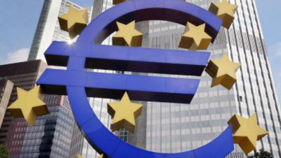"Дейли Експрес": ЕК иска бърза смяна на лева с евро | StandartNews.com