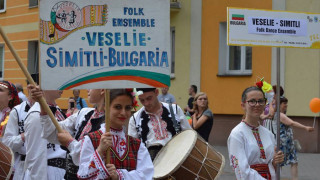 Два наши ансамбъла на турне в Полша