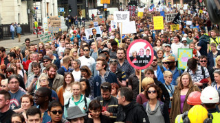 Хиляди на протест срещу Brexit в Лондон
