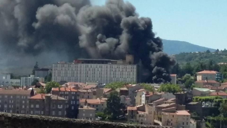 Експлозии във френска болница  | StandartNews.com