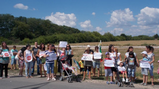 Майки на болни деца искат гарантиран доход