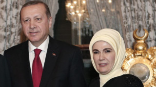 Съпругата на Ердоган на шопинг във Варшава