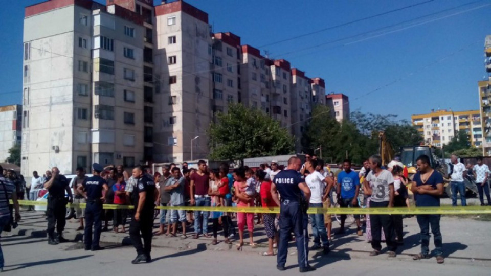 Събарят незаконни къщи в Столипиново | StandartNews.com