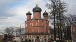 В манастира на Донските казаци