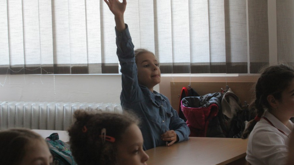 Само 1 първолак в Босилеград иска да учи български  | StandartNews.com