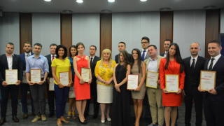 "Стандарт" награди младите юристи