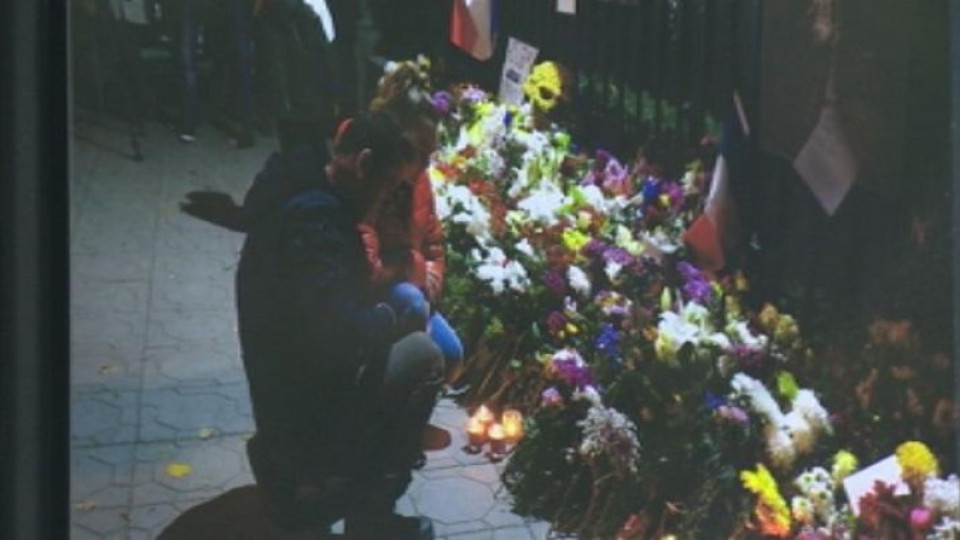 Цветя пред френското посолство у нас | StandartNews.com