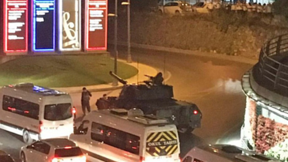Военно положение и полицейски час в Турция | StandartNews.com