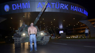Ердоган летял към Лондон, в Турция свалиха хеликоптер
