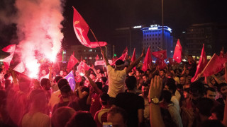 Хиляди излязоха по улиците в Турция