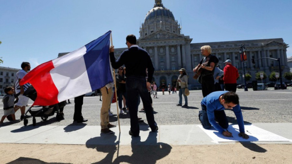 Франция призова 12 хиляди запасняци заради Ница | StandartNews.com