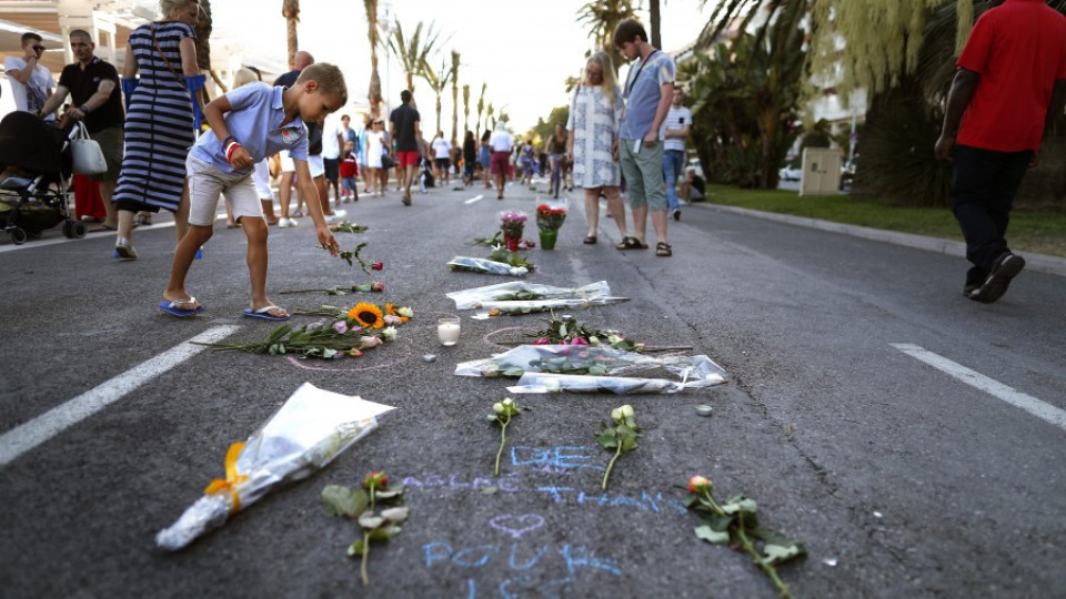 Убиецът от Ница: Носете оръжия, трябват още | StandartNews.com