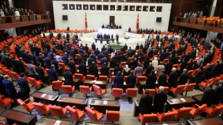 Евакуираха турския парламент 