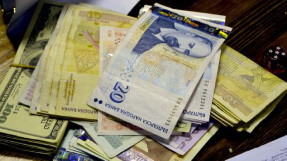 Българите са по-сигурни за доходите и работата си | StandartNews.com