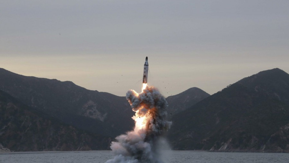 Северна Корея изстреля три балистични ракети  | StandartNews.com