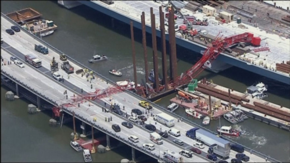 Кран се стовари върху мост в Ню Йорк | StandartNews.com