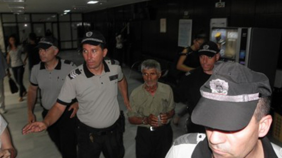 Цяло село брани дядо, убил сина си | StandartNews.com