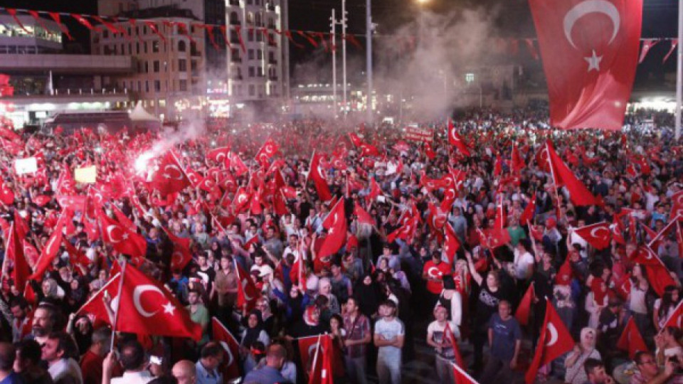 Арест за 300 от президентската гвардия в Турция | StandartNews.com