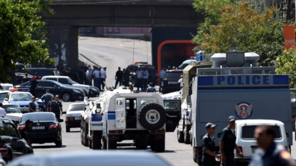 Освободиха заложниците в Ереван | StandartNews.com