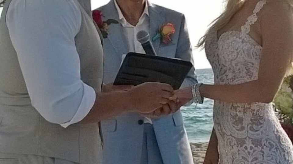 Русев се ожени на плажа в Малибу | StandartNews.com