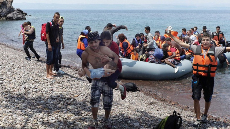 Все повече бежанци намират смъртта си в Средиземно море | StandartNews.com