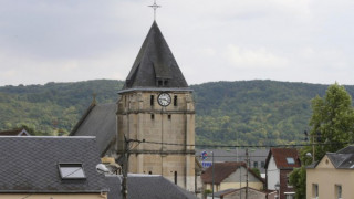 Мюсюлмани напълниха църквите във Франция