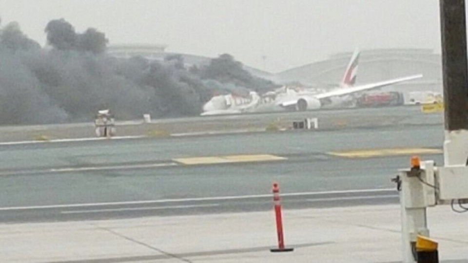 Самолет се разби при кацане на летището в Дубай | StandartNews.com