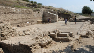 2 лева вход в античния град Хераклея Синтика