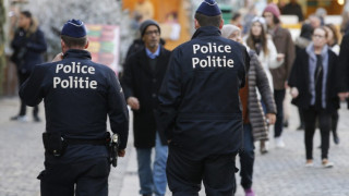 Мъж с мачете рани двама полицаи в Белгия