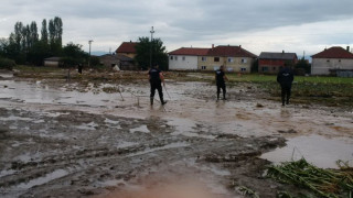 Родни пожарникари помагат в Скопие