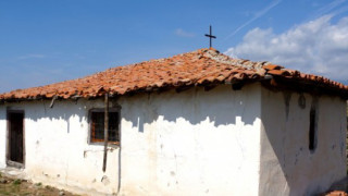 Мелник вдигна църква от руини