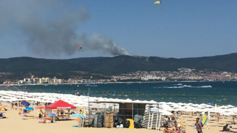 Пожар стресна плажуващите в Свети Влас | StandartNews.com
