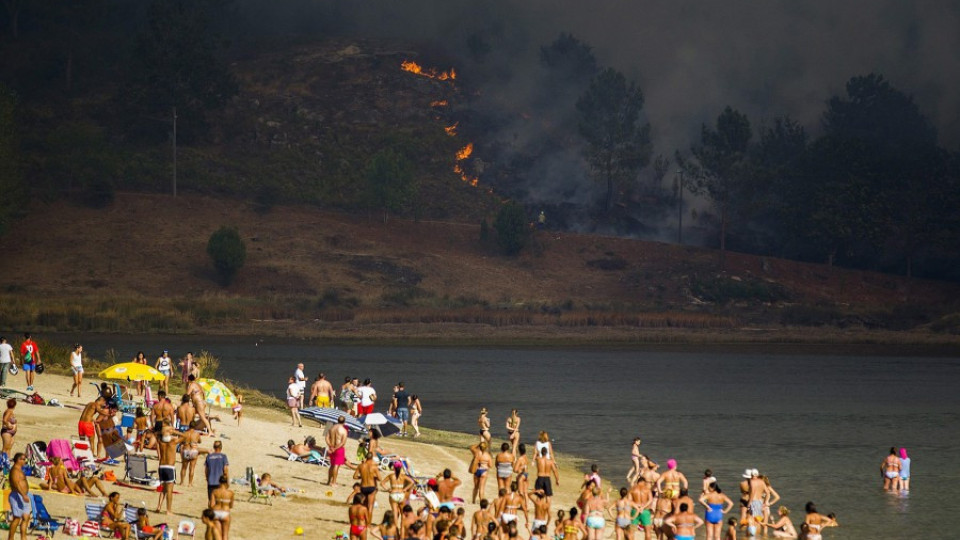 Франция пламна от пожари | StandartNews.com