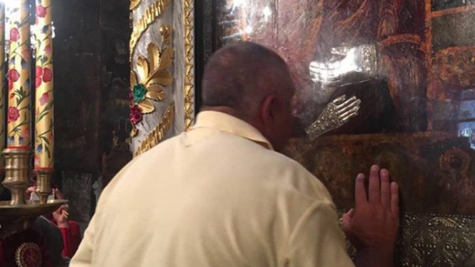 Борисов се помоли на Богородица в Троянския манастир | StandartNews.com