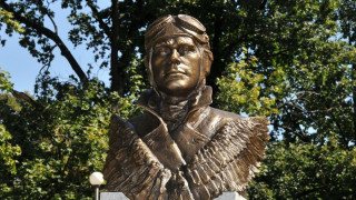 Откриха паметник на летеца-герой Богдан Илиев в Монтана