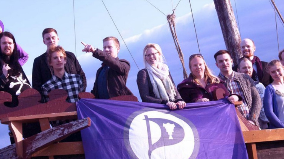 Пирати завземат властта в Исландия | StandartNews.com