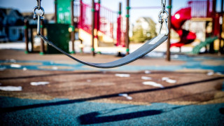 Правят нови детски площадки в 11 столични квартала