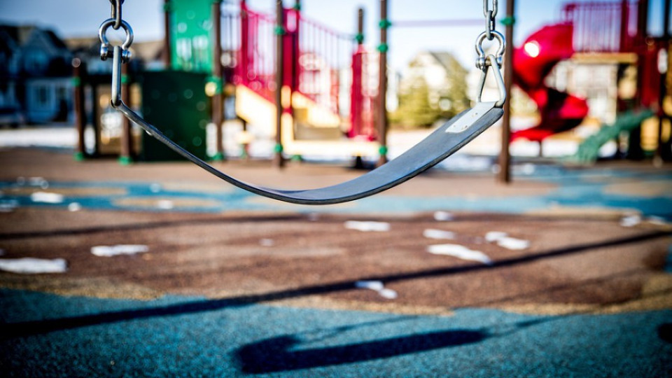 Правят нови детски площадки в 11 столични квартала | StandartNews.com