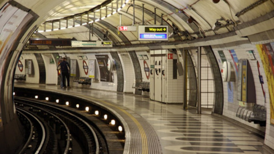 Части от лондонското метро вече работят денонощно | StandartNews.com