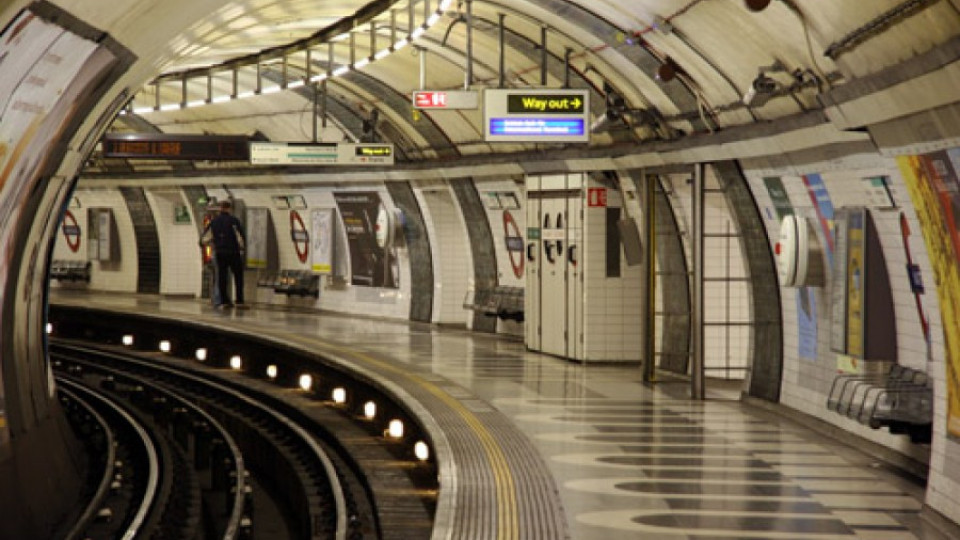 Части от лондонското метро вече работят денонощно | StandartNews.com