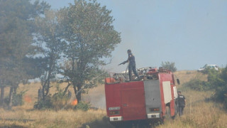 Продължава гасенето на пожара край Харманли 