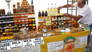 Несебър зарадва жители и гости с фестивал на меда