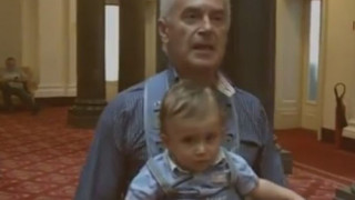 Сидеров разходи сина си в парламента 