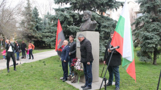 Венци и цветя в памет на Тодор Александров