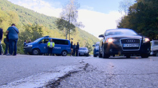 Хванаха автокрадци след изкуствено задръстване на Владая