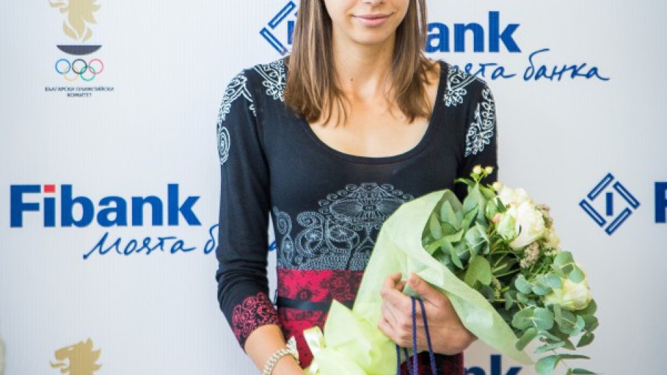 Fibank награди Мирела Демирева | StandartNews.com