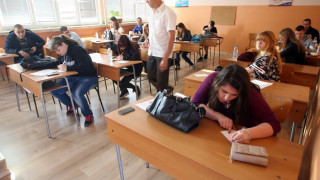 Кунева ще иска по-високи заплати за учителите