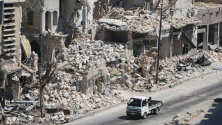 Подновиха с пълна мощ ударите в Сирия