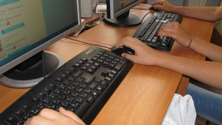 Нашите ученици висят в нета 5 дни седмично
