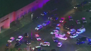 Кървава стрелба в търговски център в САЩ